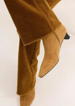 Ausgestellte Cordhose