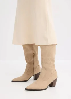 Ausgestellter Strickrock