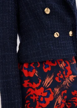 Bouclé-Blazer mit dekorativen Knöpfen