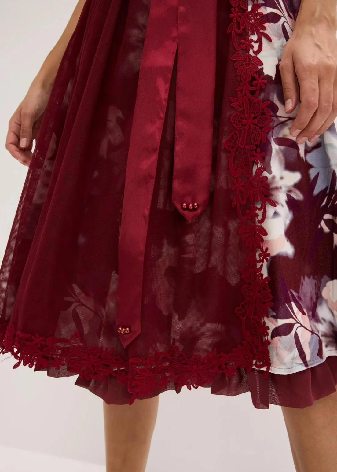 Dirndl mit Stickerei und Samtrock (2-tlg.Set)