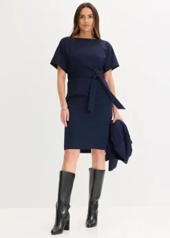 Etuikleid mit Flügelärmeln