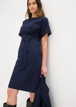 Etuikleid mit Flügelärmeln