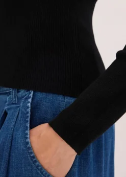 Feinstrickpullover mit Schmuck-Detail