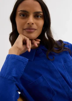 Figurbetontes Cordkleid