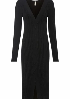 Figurbetontes Strickkleid mit Zopf-Detail