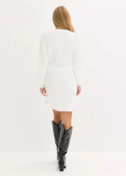 Figurbetontes Strickkleid mit Accessoire