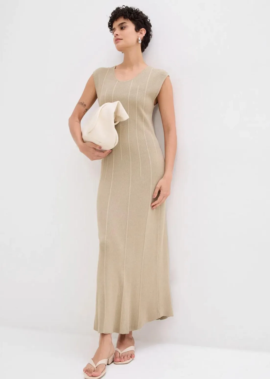 Figurbetontes Strickkleid aus Viskose-Mix