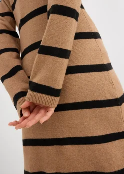 Figurbetontes Strickkleid