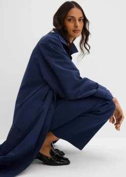 Fließender Trenchcoat