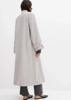 Fließender Trenchcoat