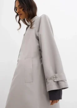 Fließender Trenchcoat