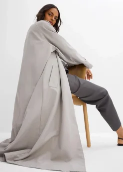 Fließender Trenchcoat