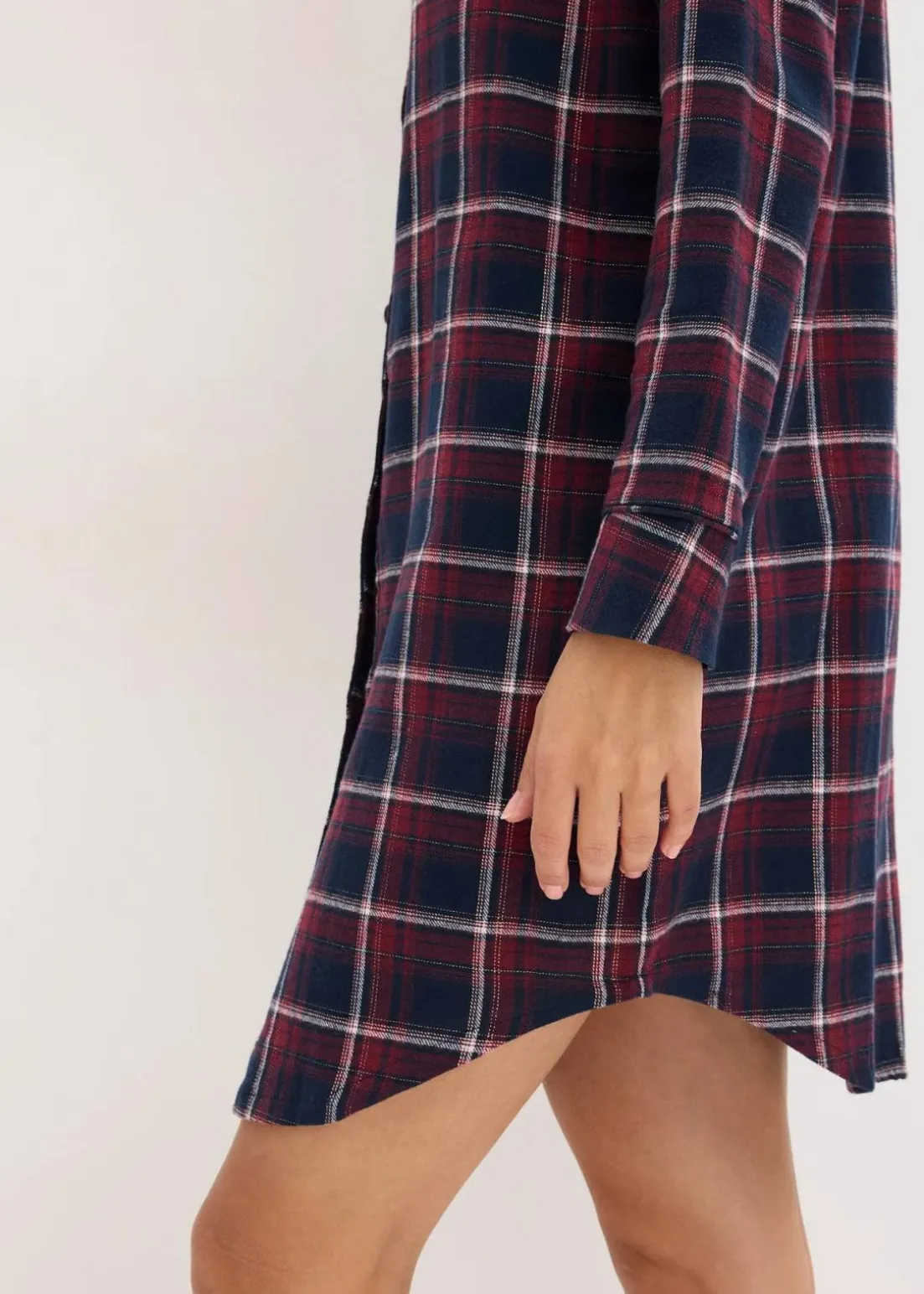 Gewebtes Nachthemd aus Flanell mit Knopfleiste