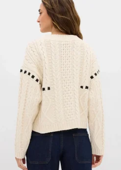 Grobstrick-Pullover mit Zopfmuster