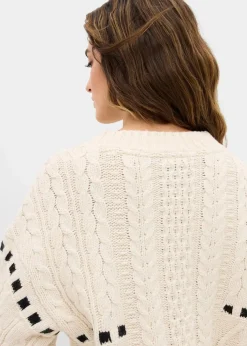 Grobstrick-Pullover mit Zopfmuster