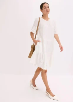 Kleid aus Musselin mit Lochstickerei