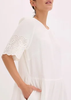Kleid aus Musselin mit Lochstickerei