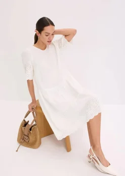 Kleid aus Musselin mit Lochstickerei