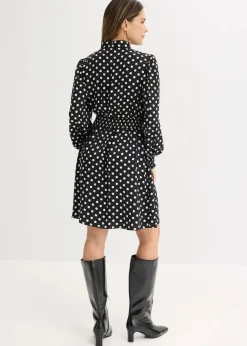 Kleid mit Schluppenkragen aus fließendem Satin