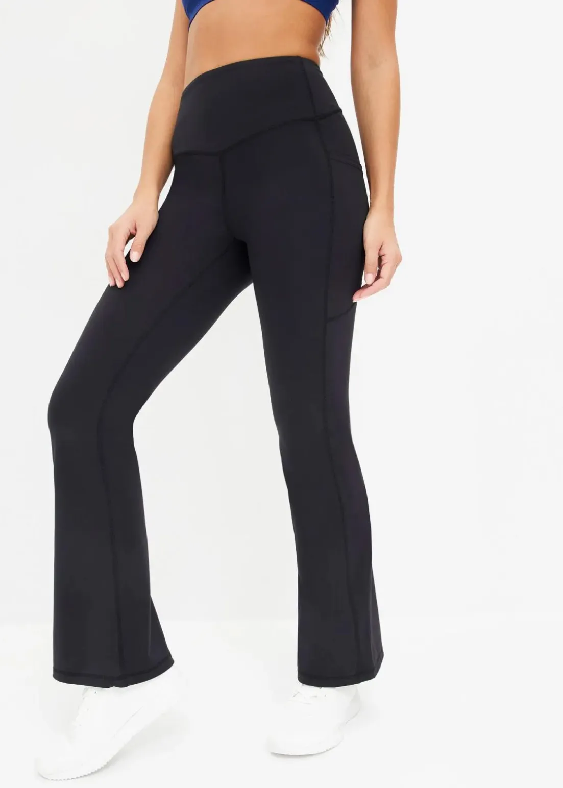 Komfort-Sport-Leggings mit Handytasche, ausgestellt