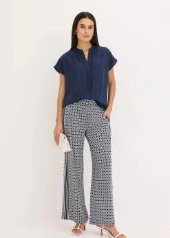 Kurzarmbluse mit verdeckter Knopfleiste