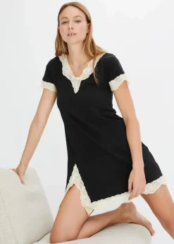 Kurzes Nachthemd mit zarter Spitze