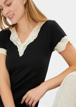 Kurzes Nachthemd mit zarter Spitze