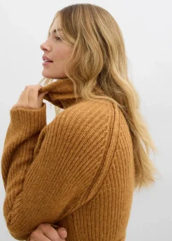 Kurzes Ripp-Strickkleid mit Rollkragen