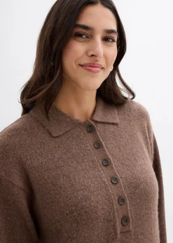 Kurzes Strickkleid mit Knopfleiste