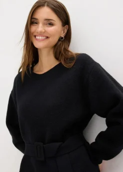 Kurzes Strickkleid mit softem Wollanteil und Gürtel