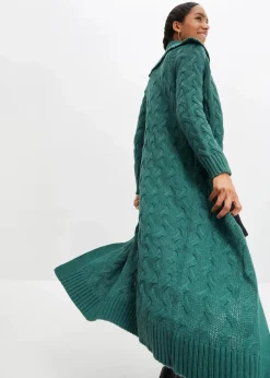 Langer Strickmantel aus Zopfstrick