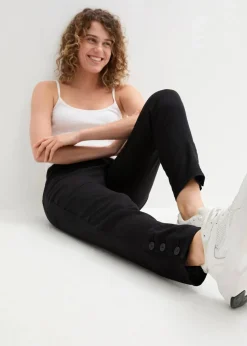 Leinenhose mit Taschendetails und Knöpfen am Saum