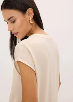 Lockere Satin-Kurzarmtunika mit überschnittenen Schultern