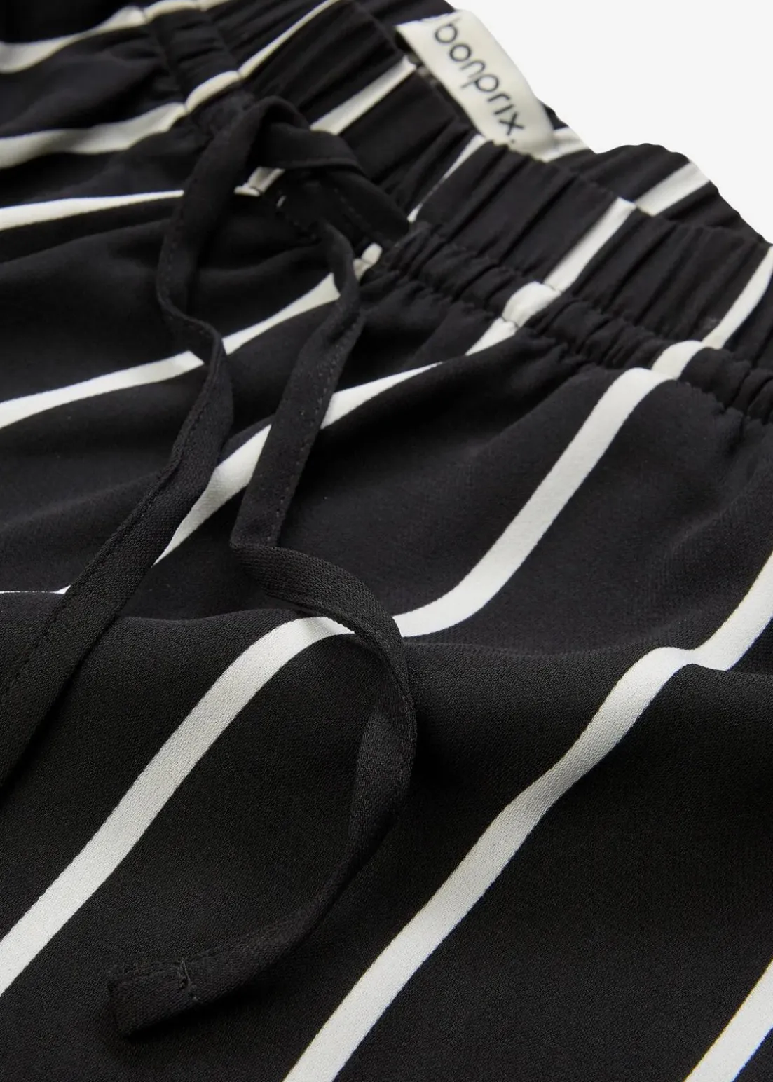 Marlenehose aus leichtem Crêpe