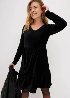 Minikleid aus elastischen Samt