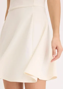 Minikleid mit Kettendetail