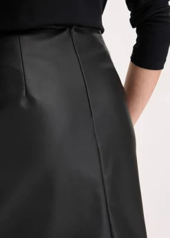 Minirock in Lederoptik