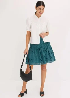 Minirock mit Lochstickerei