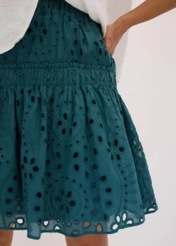 Minirock mit Lochstickerei