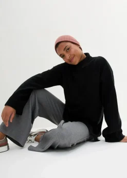 Oversize Pullover mit Turtleneck und Seitenschlitzen