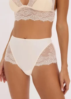 Panty aus zarter Spitze