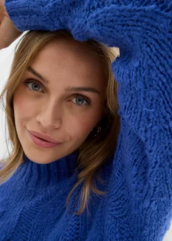 Pullover mit Zopfmuster