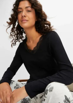 Pyjama mit dezenter Spitze