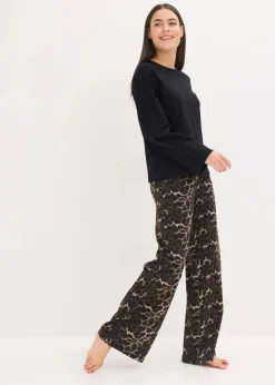 Pyjama mit Rippshirt und weiter Hose