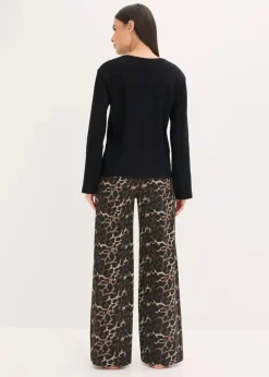 Pyjama mit Rippshirt und weiter Hose