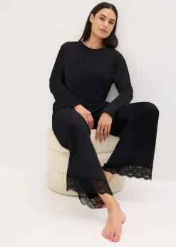 Pyjama mit zarter Spitze