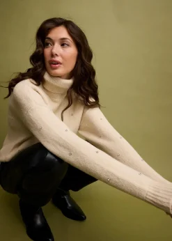 Rollkragenpullover mit Strasssteinen