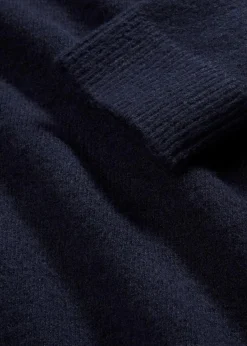 Rundhalspullover mit überschnittener Schulter