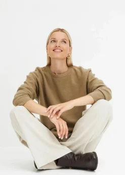 Rundhalspullover mit überschnittener Schulter