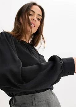 Satinbluse mit Spitzenbändern